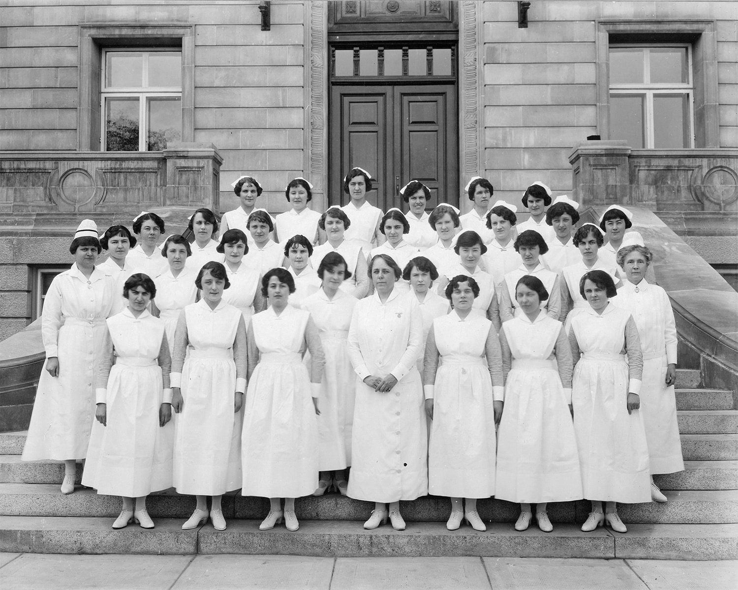 School of nursing grads MG038