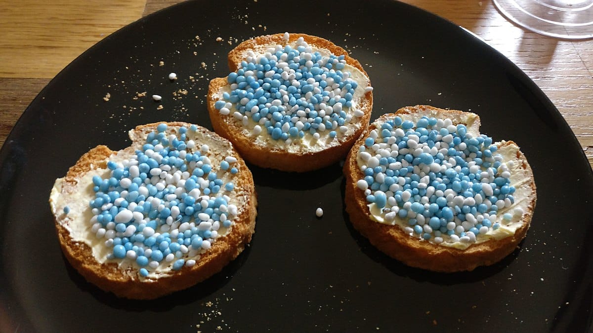 Beschuit met muisjes — 2000 treats from the Netherlands