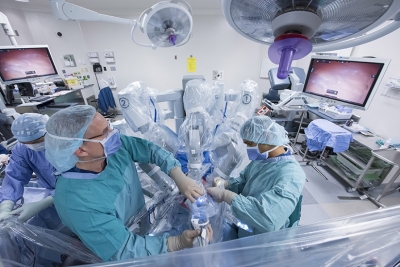 Surgeons at The Ottawa Hospital using the da Vinci Surgical System. 