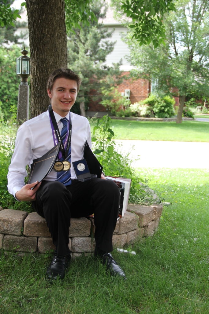 Lukas Marshy, présenté le jour de sa remise des diplômes, a été traité pour une hémorragie cérébrale à L'Hôpital d'Ottawa.