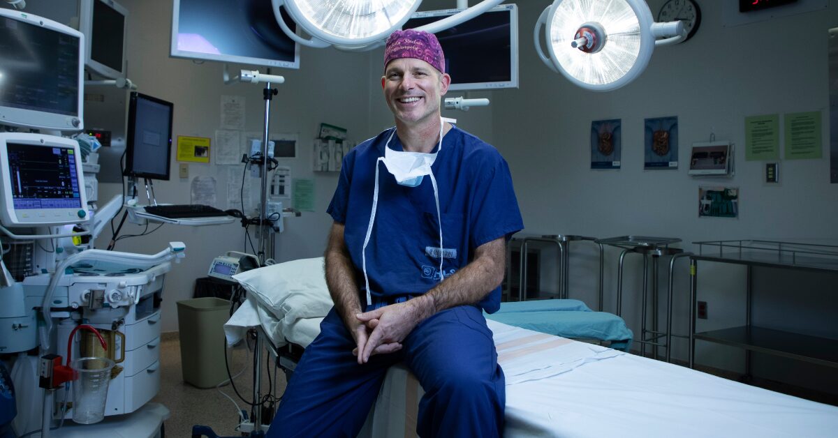 Rencontrez neurochirurgien Dr John Sinclair